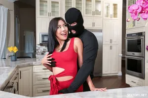 Lén lút với cô em họ cực dễ thương