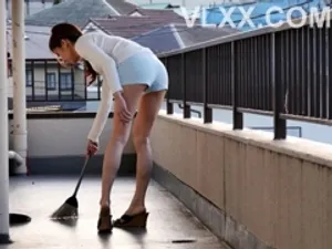 Chuyện lúc nữa đêm với 2 cô chị kế tuyệt cmn vời