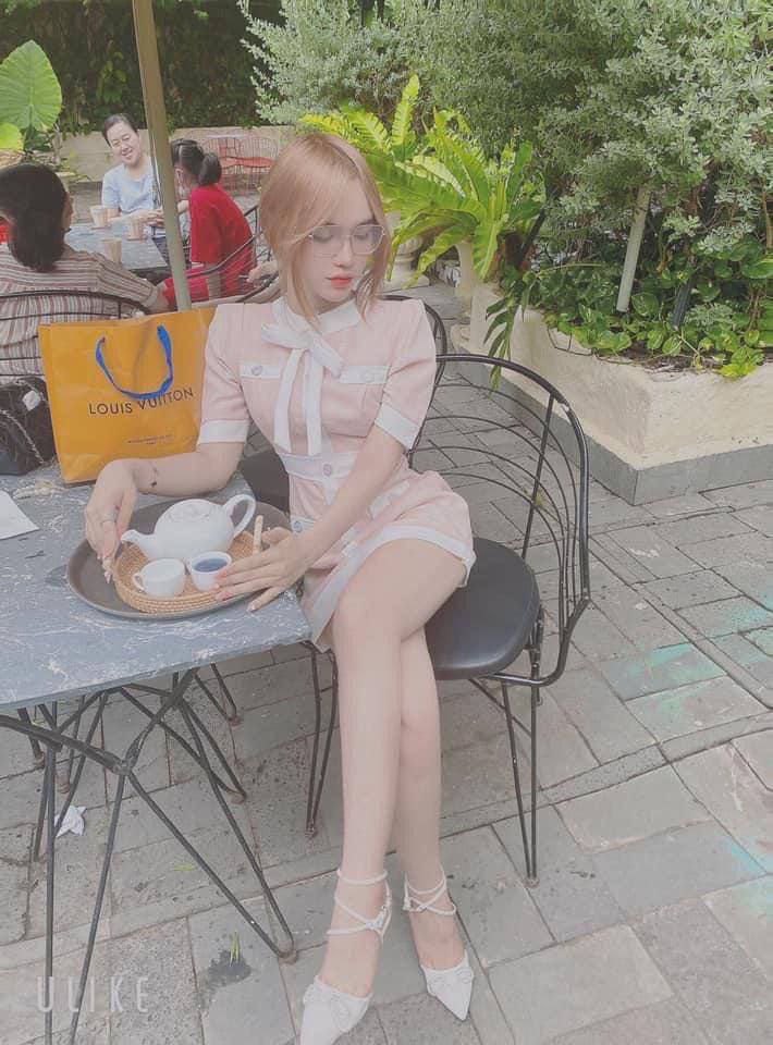 Ngực của chị dâu béo này khó có thể chứa được viên kim cương rồng độc
