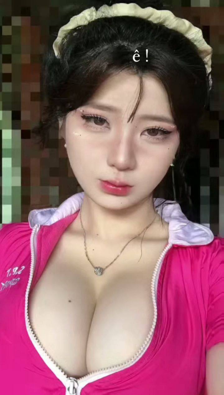 Bầu ngực em làm bao nhiêu tinh binh gục ngã